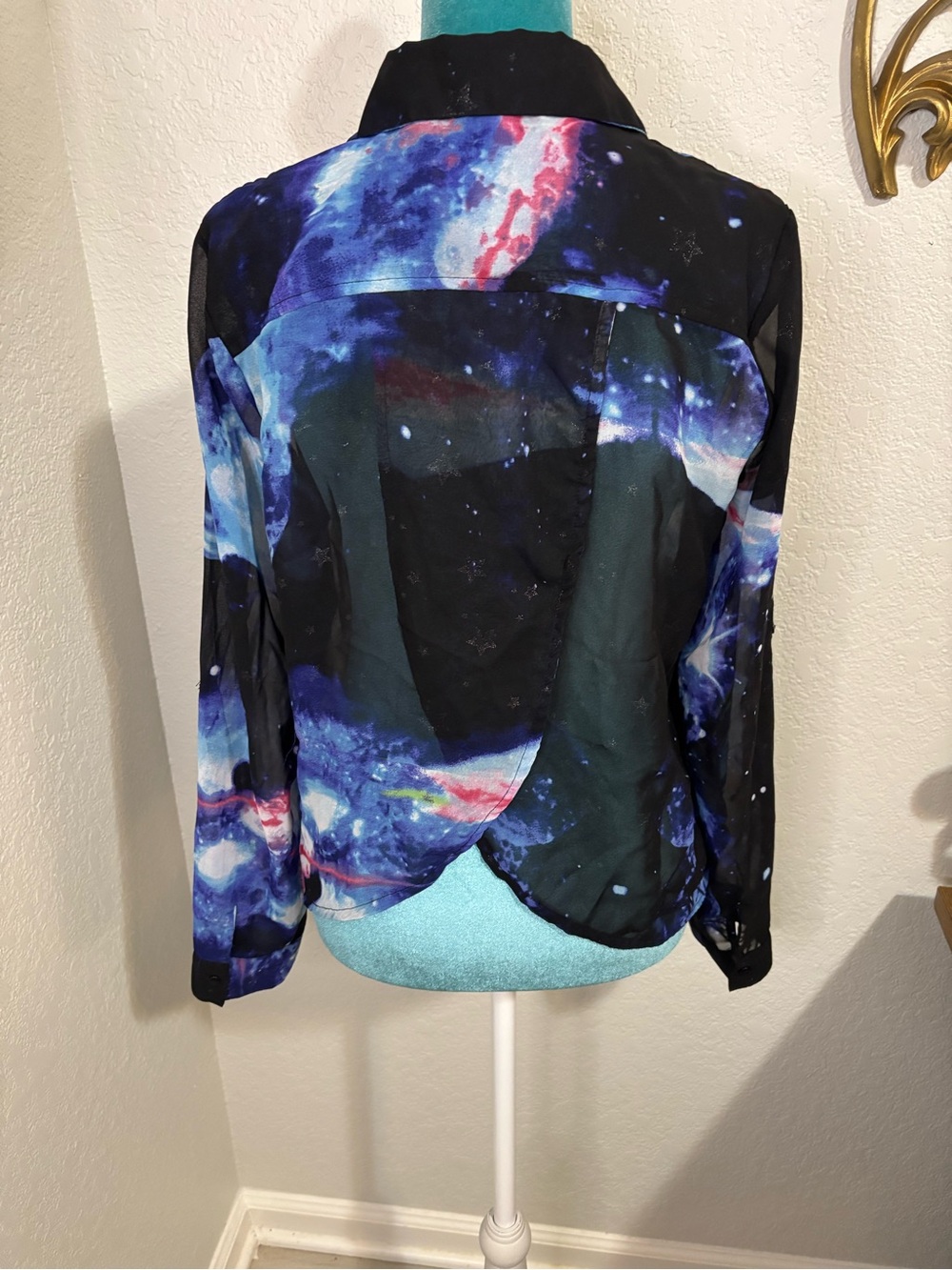 Truth NYC Whimsical Galaxy Tulip Hem Blouse M - Picture 4 of 9